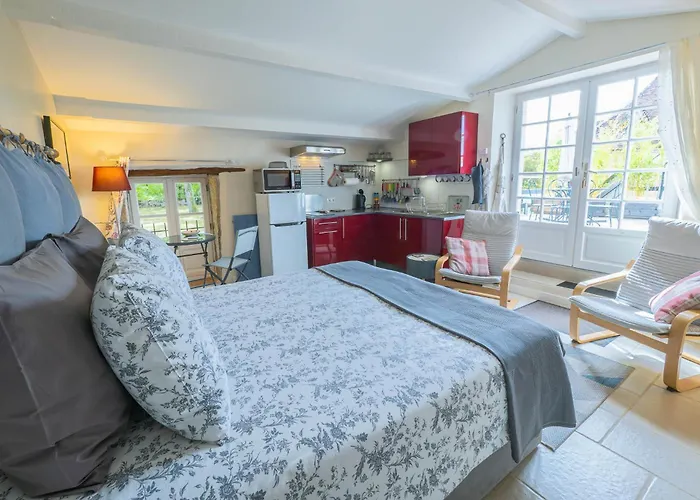 La Terrasse - A Tranquil Place In The Woodland